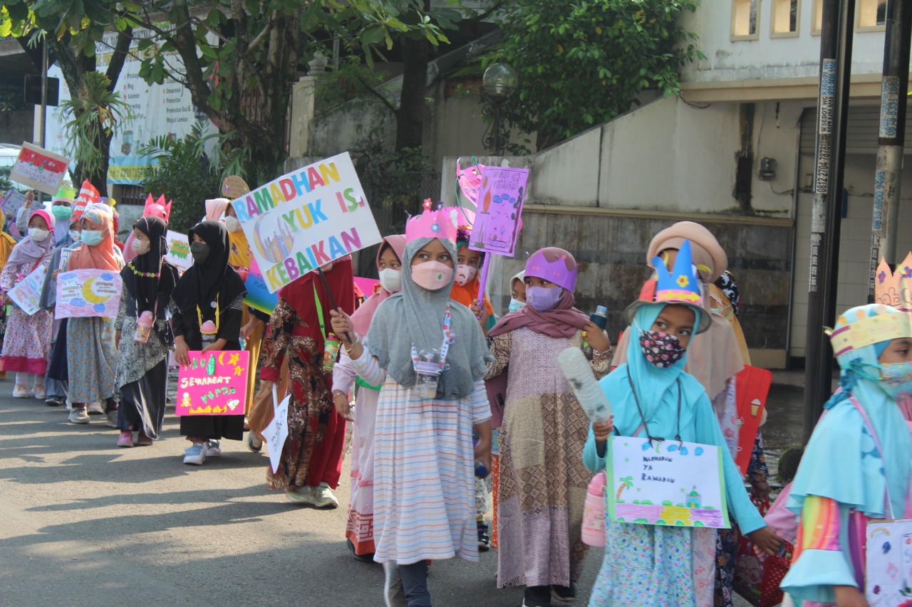 Sambut Bulan Suci Siswa Sdit Nur Hidayah Ikuti Pawai Ramadan Hadila